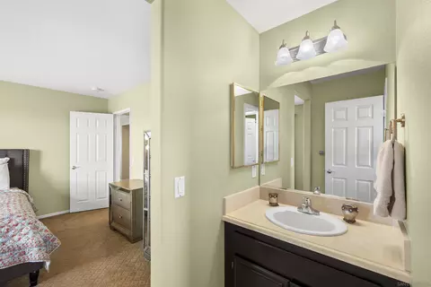 Bath - 10145 Challenger Ct, Spring Valley, CA 91978 photo 4 of 5
