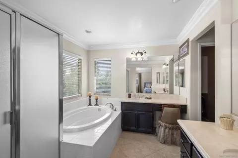 Bath - 10145 Challenger Ct, Spring Valley, CA 91978 photo 2 of 5
