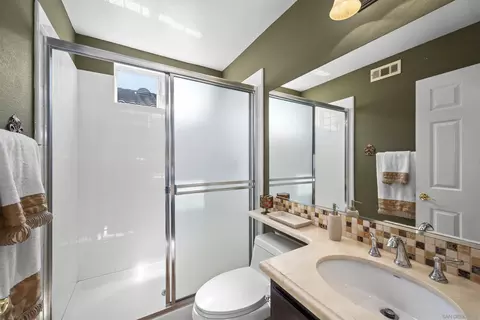 Bath - 10145 Challenger Ct, Spring Valley, CA 91978 photo 1 of 5