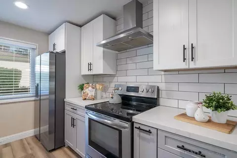 3121 Evening Way #B, La Jolla, CA 92037