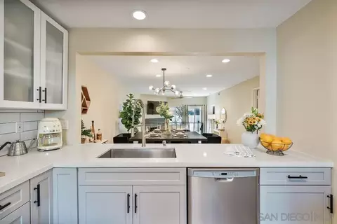 3121 Evening Way #B, La Jolla, CA 92037