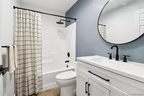 Bath - 2082 Fairhope Loop, Vista, CA 92081 photo 4 of 5