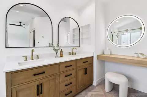 Bath - 2082 Fairhope Loop, Vista, CA 92081 photo 1 of 5