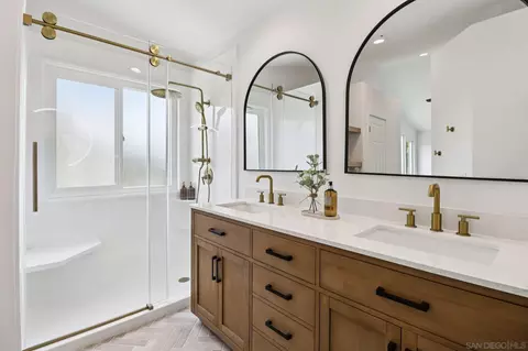 Bath - 2082 Fairhope Loop, Vista, CA 92081 photo 2 of 5