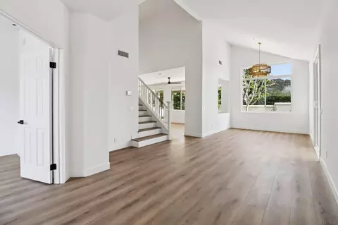 2082 Fairhope Loop, Vista, CA 92081