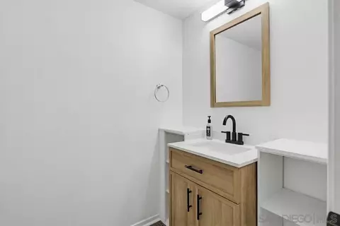 Bath - 140 El Norte Pkwy #6, Escondido, CA 92026 photo 1 of 4