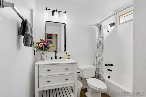 Bath - 140 El Norte Pkwy #6, Escondido, CA 92026 photo 4 of 4