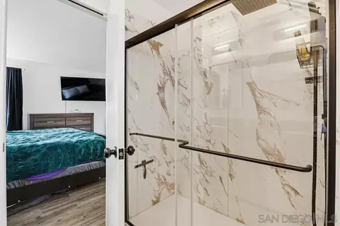 Bath - 140 El Norte Pkwy #6, Escondido, CA 92026 photo 3 of 4
