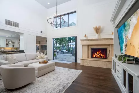 Living - 13723 Vista Poniente Dr, Poway, CA 92064 photo 3 of 3