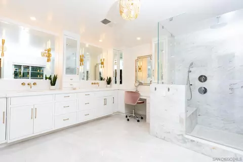 Bath - 13723 Vista Poniente Dr, Poway, CA 92064 photo 3 of 5