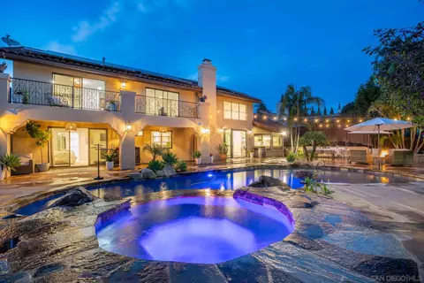 Exterior - 13723 Vista Poniente Dr, Poway, CA 92064 photo 3 of 11