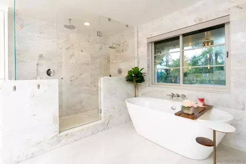 Bath - 13723 Vista Poniente Dr, Poway, CA 92064 photo 4 of 5