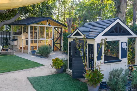 Exterior - 13723 Vista Poniente Dr, Poway, CA 92064 photo 10 of 11
