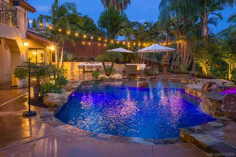 Exterior - 13723 Vista Poniente Dr, Poway, CA 92064 photo 6 of 11