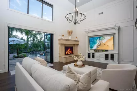 Living - 13723 Vista Poniente Dr, Poway, CA 92064 photo 2 of 3
