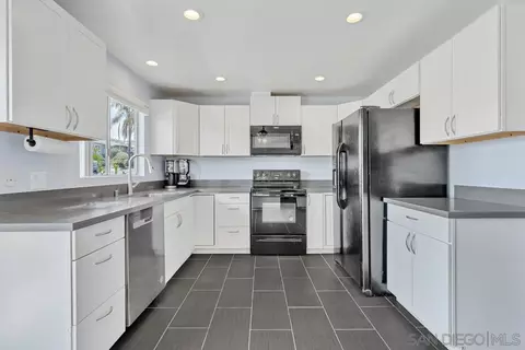 806 E 4th Ave #8, Escondido, CA 92025