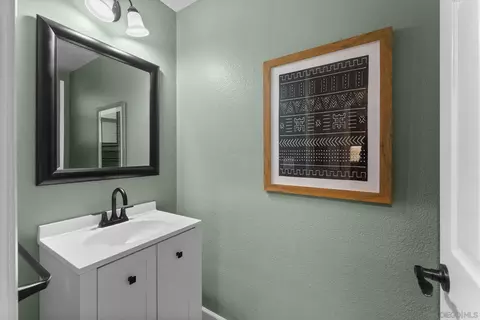 Bath - 625 Sumner Way #4, Oceanside, CA 92058 photo 1 of 3