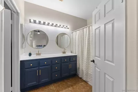 Bath - 625 Sumner Way #4, Oceanside, CA 92058 photo 2 of 3