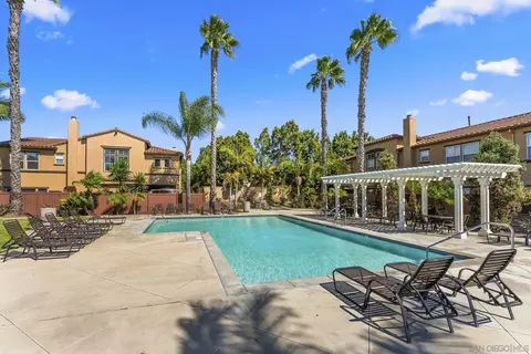 Exterior - 625 Sumner Way #4, Oceanside, CA 92058 photo 3 of 4