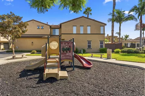 Exterior - 625 Sumner Way #4, Oceanside, CA 92058 photo 4 of 4