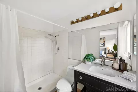 Bath - 31218 Comotilo Ct, Temecula, CA 92592 photo 2 of 4