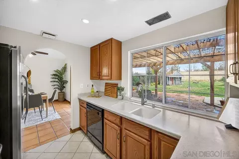 Kitchen - 31218 Comotilo Ct, Temecula, CA 92592 photo 4 of 6