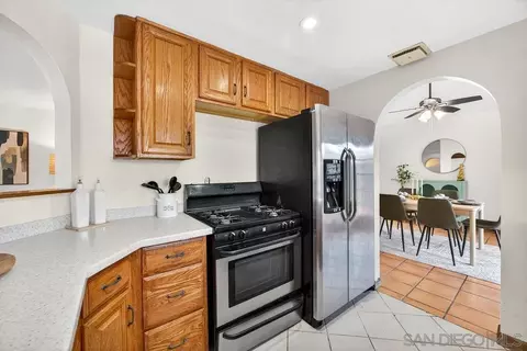 Kitchen - 31218 Comotilo Ct, Temecula, CA 92592 photo 5 of 6