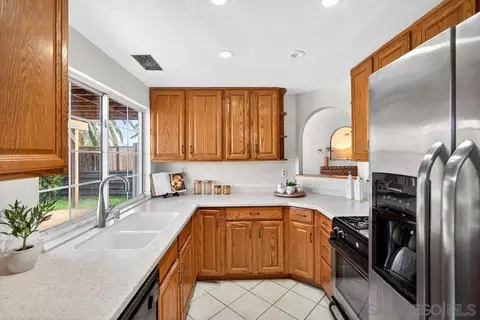 Kitchen - 31218 Comotilo Ct, Temecula, CA 92592 photo 6 of 6
