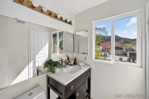 Bath - 31218 Comotilo Ct, Temecula, CA 92592 photo 3 of 4