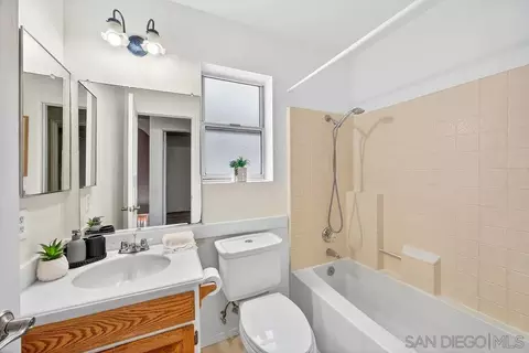 Bath - 31218 Comotilo Ct, Temecula, CA 92592 photo 4 of 4