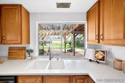 Kitchen - 31218 Comotilo Ct, Temecula, CA 92592 photo 2 of 6