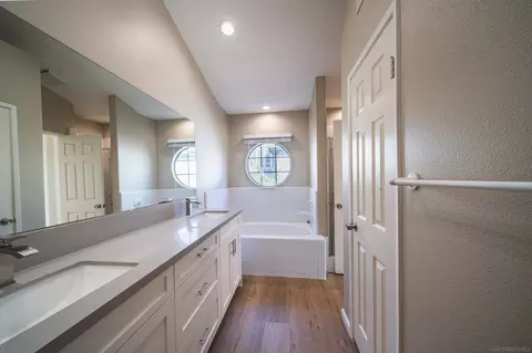 Bath - 8625 Via Mallorca UNIT C, La Jolla, CA 92037 photo 2 of 3