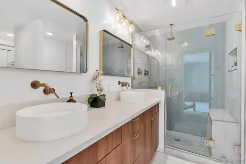 Bath - 50 Montego Ct, Coronado, CA 92118 photo 2 of 3
