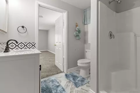 Bath - 12730 8th St, Yucaipa, CA 92399 photo 5 of 6