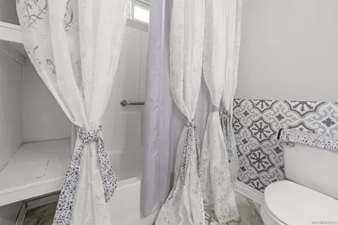 Bath - 12730 8th St, Yucaipa, CA 92399 photo 4 of 6
