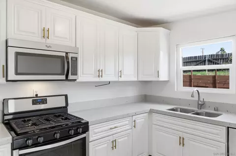 Kitchen - 9241 Bloomdale St, Santee, CA 92071 photo 4 of 6