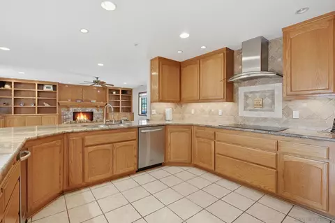 Kitchen - 15976 Eagle View Ln, Valley Center, CA 92082 photo 3 of 5