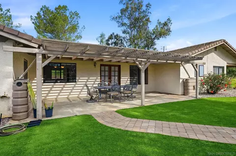 Exterior - 15976 Eagle View Ln, Valley Center, CA 92082 photo 10 of 12