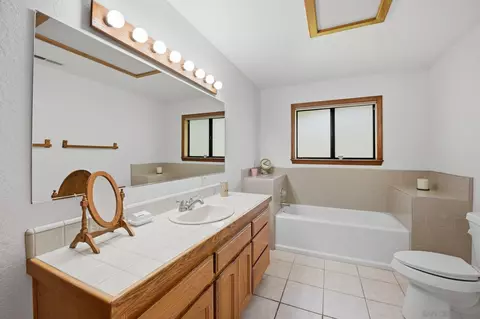 Bath - 15976 Eagle View Ln, Valley Center, CA 92082 photo 1 of 4