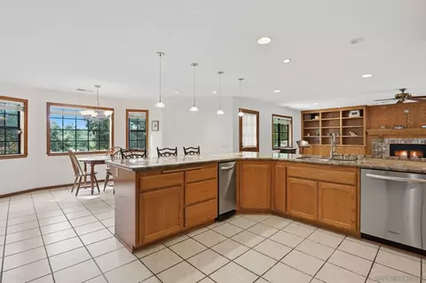 Kitchen - 15976 Eagle View Ln, Valley Center, CA 92082 photo 4 of 5