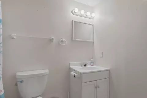Bath - 1650 Cuyamaca Ave, Spring Valley, CA 91977 photo 6 of 6