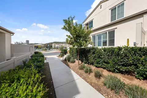 Exterior - 303 Citrine Trl, Fallbrook, CA 92028 photo 4 of 15