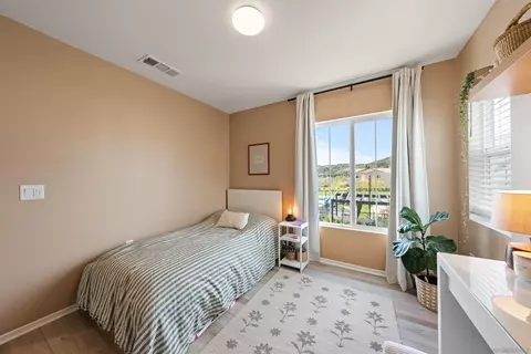 Bedroom - 303 Citrine Trl, Fallbrook, CA 92028 photo 2 of 5