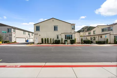 Exterior - 303 Citrine Trl, Fallbrook, CA 92028 photo 7 of 15