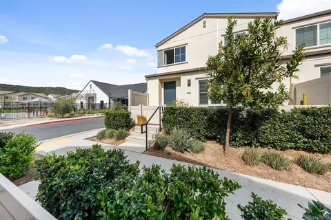 Exterior - 303 Citrine Trl, Fallbrook, CA 92028 photo 3 of 15