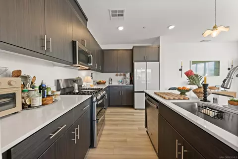 Kitchen - 303 Citrine Trl, Fallbrook, CA 92028 photo 3 of 3