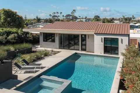 Exterior - 147 S Rios Ave, Solana Beach, CA 92075 photo 5 of 10