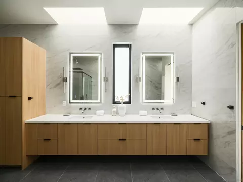Bath - 147 S Rios Ave, Solana Beach, CA 92075 photo 2 of 5