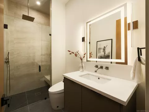 Bath - 147 S Rios Ave, Solana Beach, CA 92075 photo 4 of 5