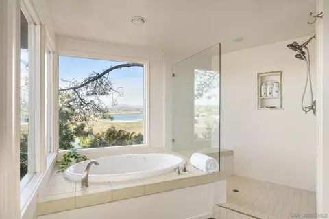 Bath - 2165 Balboa Ave, Del Mar, CA 92014 photo 3 of 7